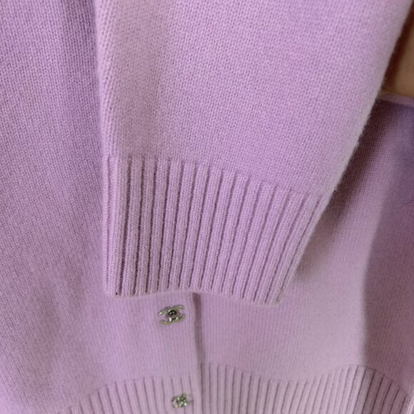 CHANEL FALL WINTER 2024 CASHMERE CARDIGAN CC TURN LOCK - Picture 8 of 11